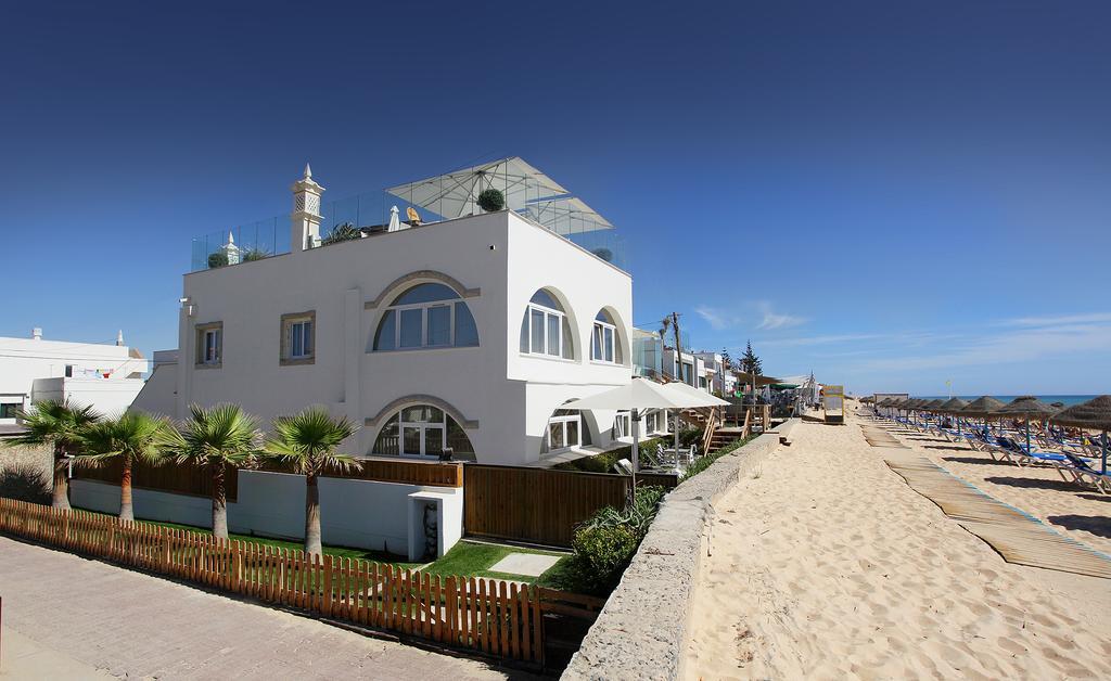 Golden Beach Guest House & Rooftop Bar ファロ エクステリア 写真