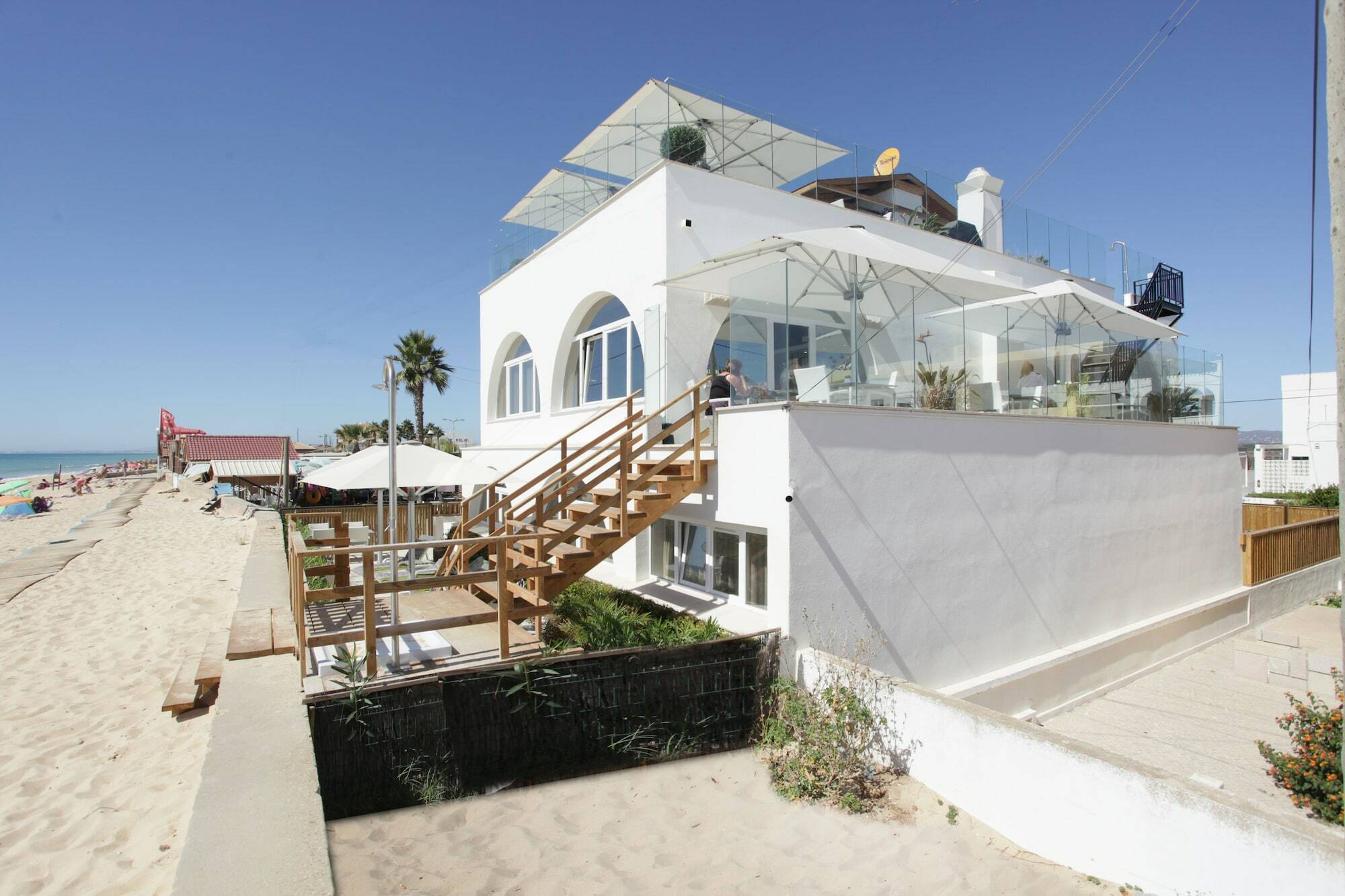 Golden Beach Guest House & Rooftop Bar ファロ エクステリア 写真