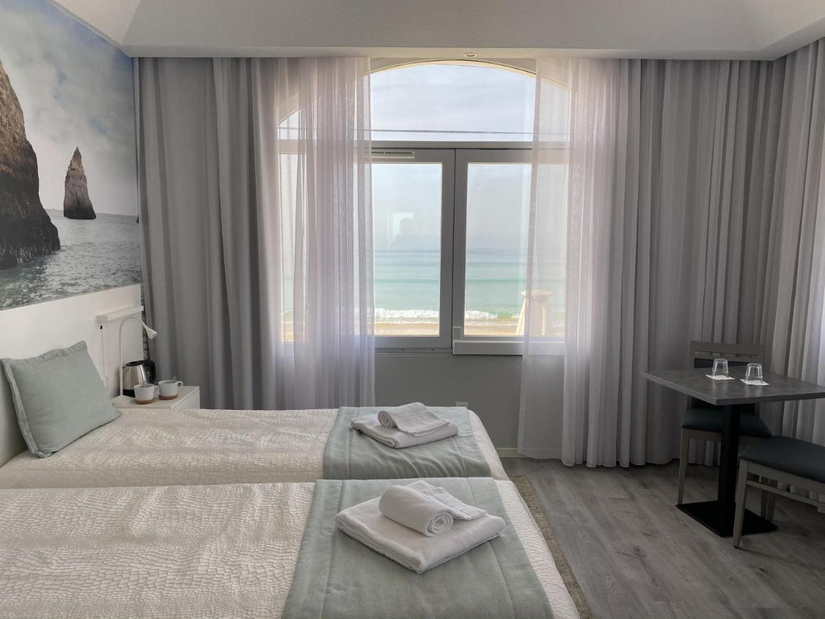 Golden Beach Guest House & Rooftop Bar ファロ エクステリア 写真