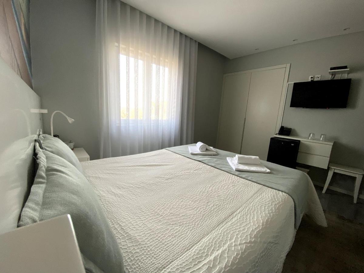 Golden Beach Guest House & Rooftop Bar ファロ エクステリア 写真